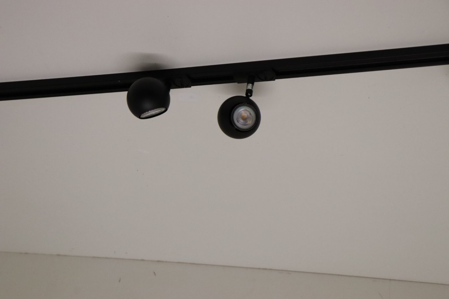 2 Rails Vouwbaar Rek Portant Eyepower 100% Métal Pliant Portable Polyvalent 3 Barres B 655436