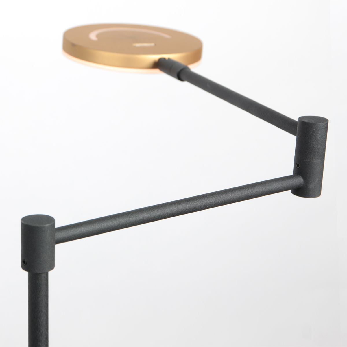 Zwarte vloerlamp Soleil 3515GO met goudkleurige details – Oplaadbare accu en zwenkarm - Afbeelding 12
