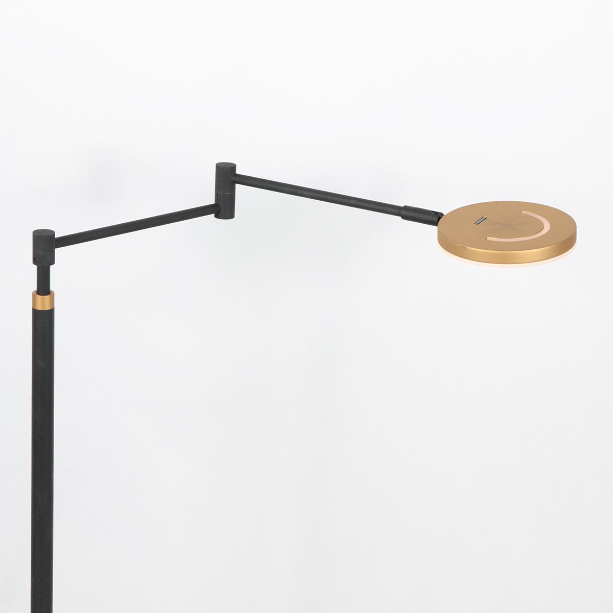 Zwarte vloerlamp Soleil 3515GO met goudkleurige details – Oplaadbare accu en zwenkarm - Afbeelding 2