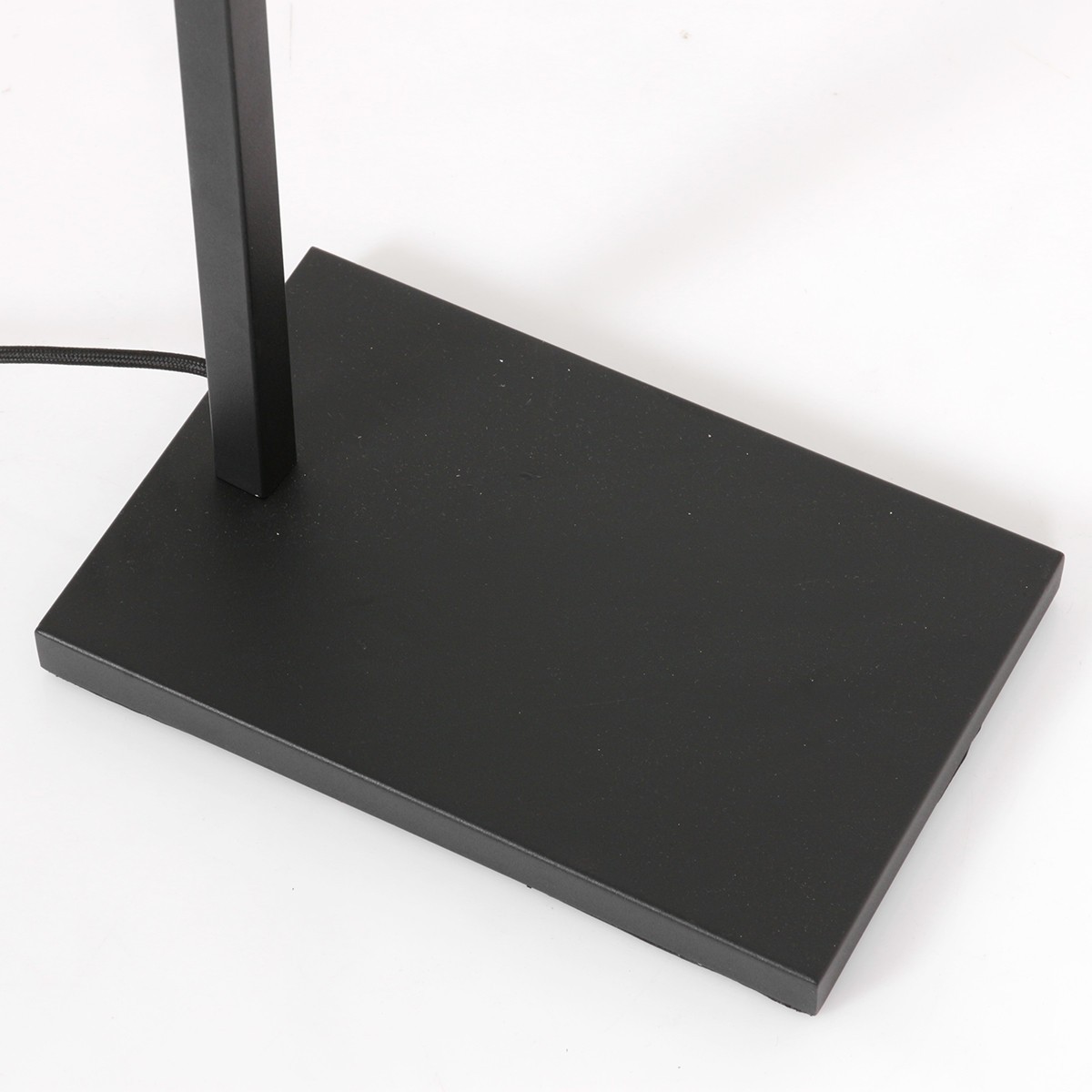 Zwarte vloerlamp Stang 3706ZW met schakelaar en naturel gras kap - Afbeelding 11