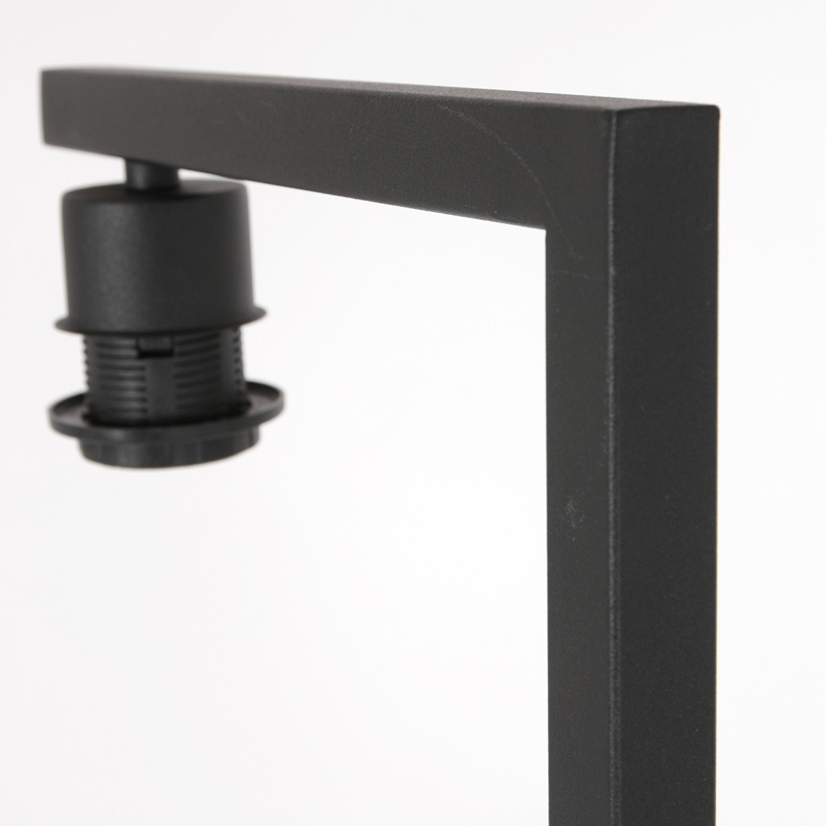 Zwarte vloerlamp Stang 3706ZW met schakelaar en naturel gras kap - Afbeelding 3