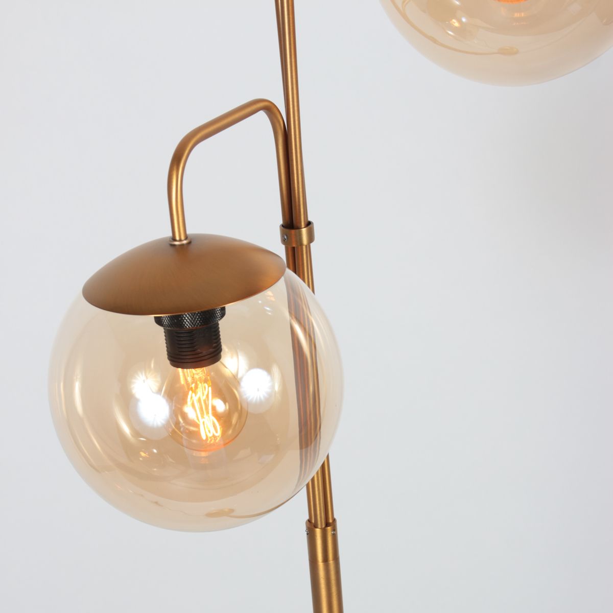 Vloerlamp Bollique Bronzen Vloerlamp met 3 Amber Glazen Bollen - Afbeelding 3