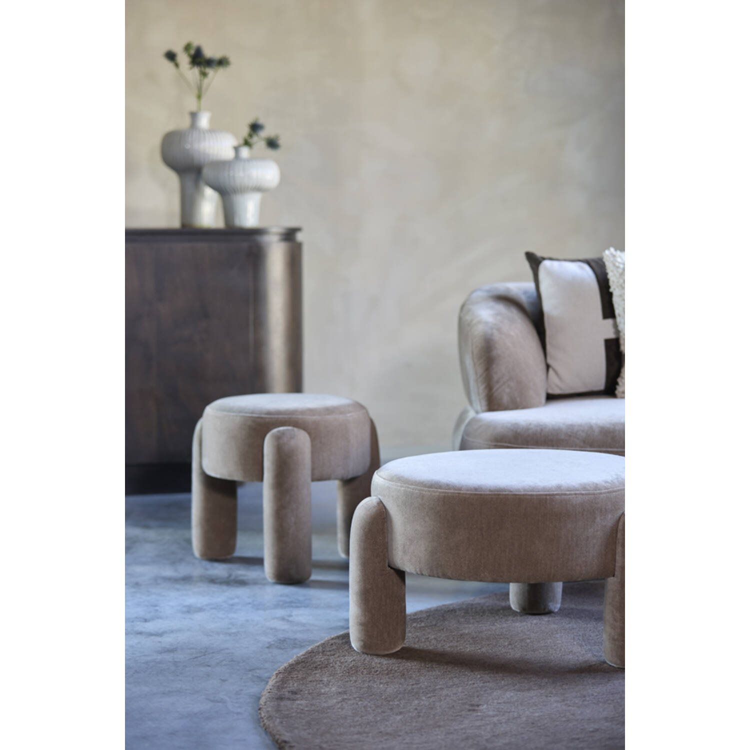 Pouf Ø48x40 cm OZIMI taupe - Afbeelding 2